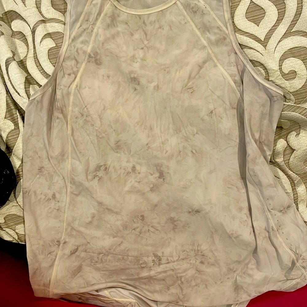 Lululemon tank size 14